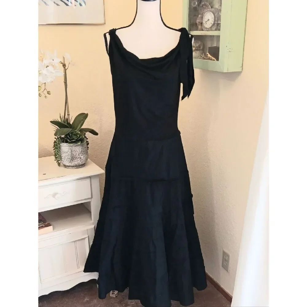 2 Friends Black Dress. Festival. Dance.
